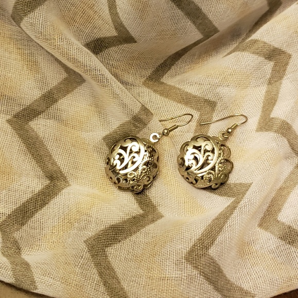Earrings - Picture 3 of 4